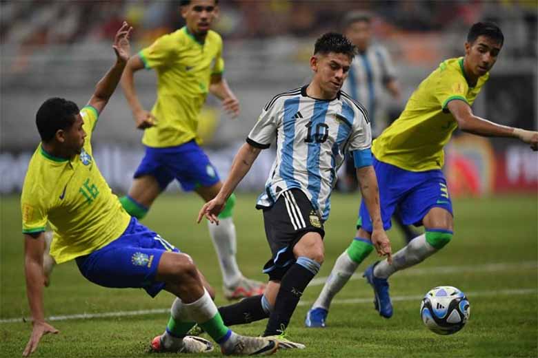 Claudio Echeverri là ai? Tài năng trẻ sáng giá của Argentina
