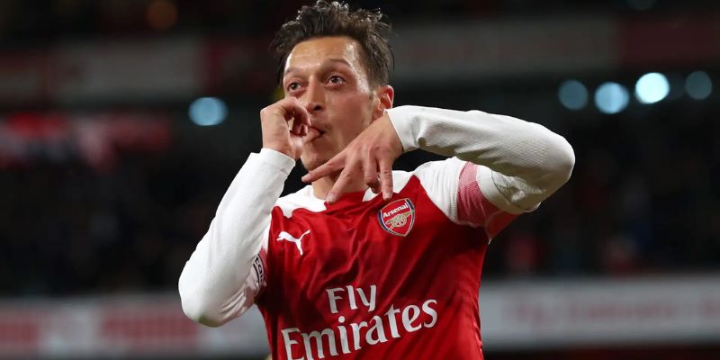 Mesut Ozil - Hành Trình Của Một Siêu Sao Bóng Đá Trong 2025