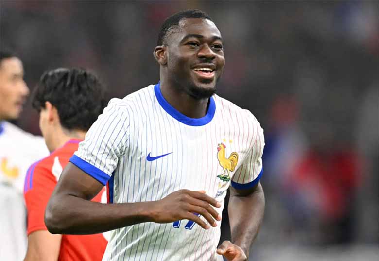 Kolo Muani là ai? Tiểu sử, sự nghiệp và hành trình vươn lên thành tiền đạo hàng đầu nước Pháp
